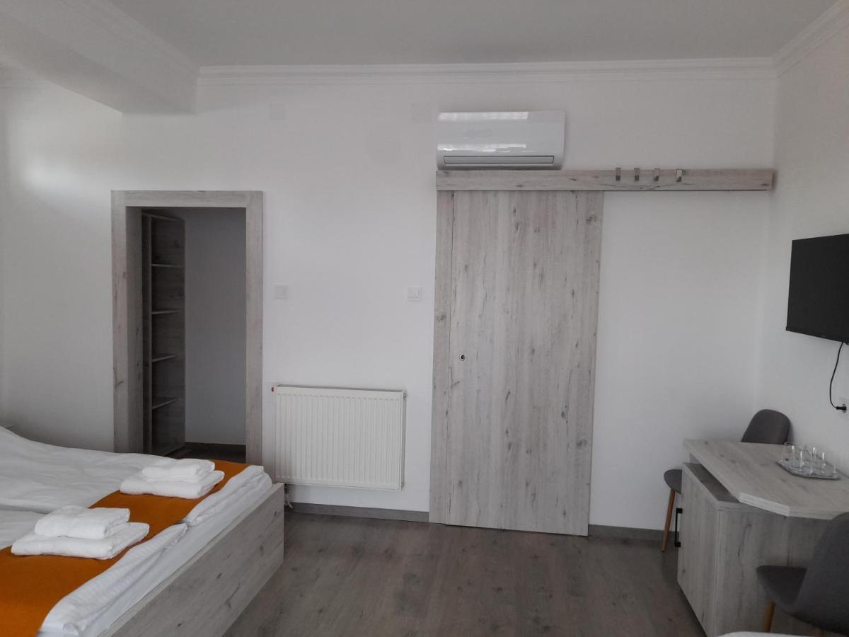 Orion Panzio Bed & Breakfast ไฮจ์ดุสโซบอสโล ภายนอก รูปภาพ