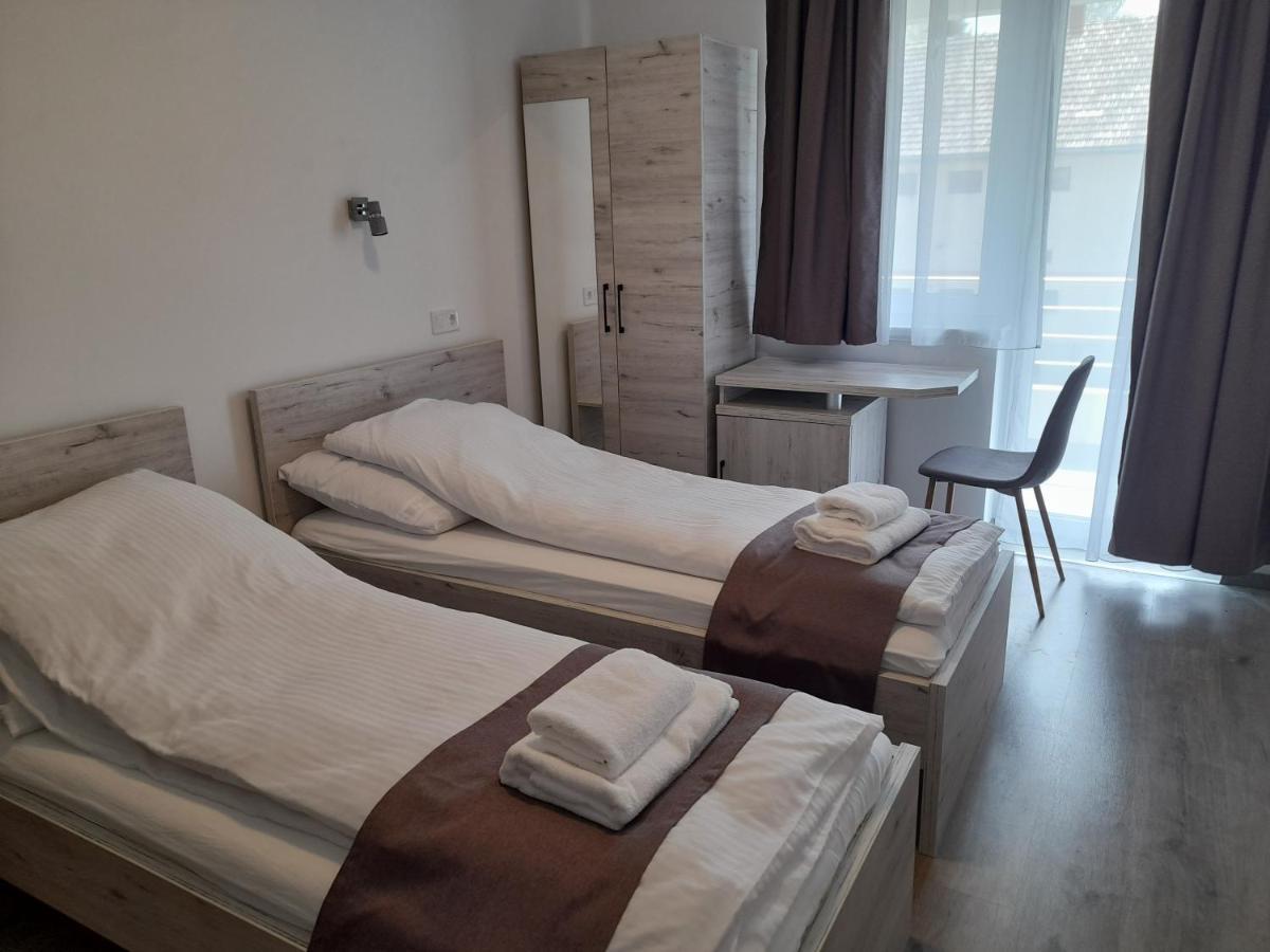 Orion Panzio Bed & Breakfast ไฮจ์ดุสโซบอสโล ภายนอก รูปภาพ