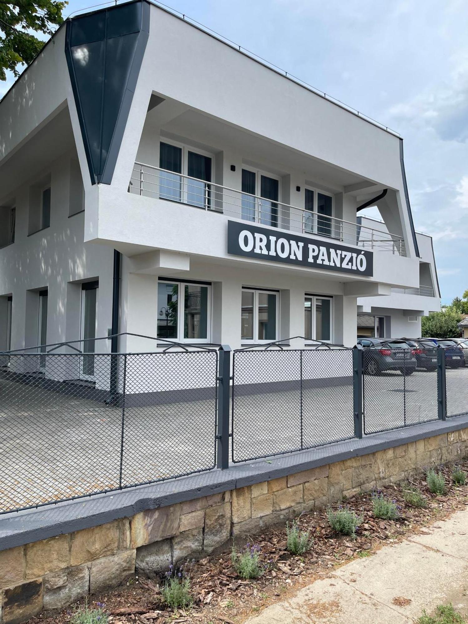 Orion Panzio Bed & Breakfast ไฮจ์ดุสโซบอสโล ภายนอก รูปภาพ